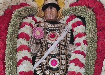 மயிலாடுதுறை மாயூரநாதர் ஆலய காவிரி துலா உற்சவத்தை முன்னிட்டு திருத்தேர்களில் பஞ்சமூர்த்திகள்