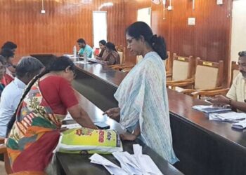 அறந்தாங்கி வாக்காளர் பட்டியல் திருத்தப் பணிகள் கலெக்டர் அருணா திடீர் ஆய்வு