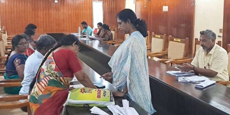 அறந்தாங்கி வாக்காளர் பட்டியல் திருத்தப் பணிகள் கலெக்டர் அருணா திடீர் ஆய்வு