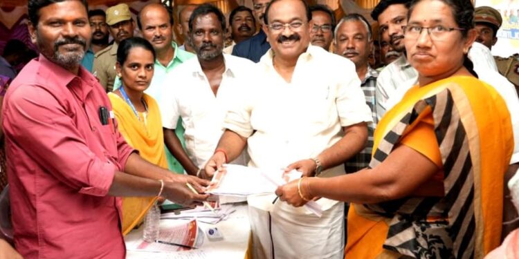 மக்கள் குறைகளை நேரடியாகக் கேட்ட அமைச்சர் சக்கரபாணி