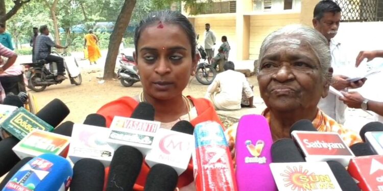 ₹30 லட்சம் மதிப்புள்ள வீட்டை அபகரிப்பு: போலி வாரிசுச் சான்றிதழ் மூலம் உறவினர் மோசடி  85 வயது மூதாட்டி மாவட்ட ஆட்சியரிடம் புகார்!