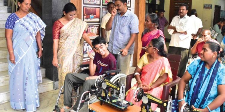 நாமக்கல் மக்கள் குறைதீர்க்கும் கூட்டம்  நலத்திட்ட உதவி