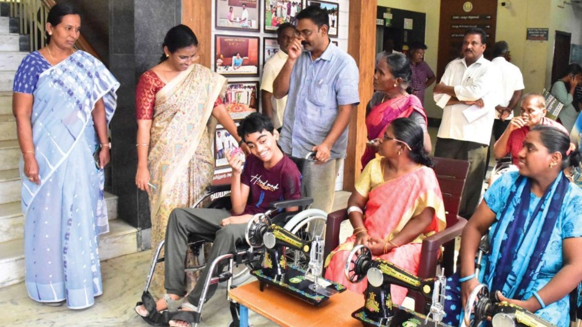 நாமக்கல் மக்கள் குறைதீர்க்கும் கூட்டம்  நலத்திட்ட உதவி