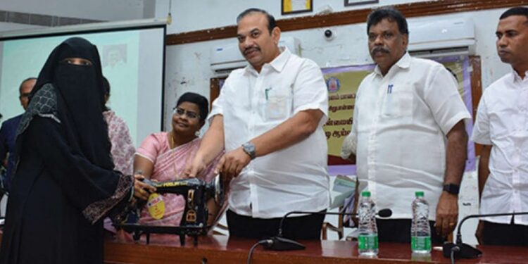 சிறுபான்மையினர் நலத் திட்டங்கள் செயல்பாடு ஆய்வு: இனிக்கோ இருதயராஜ் தலைமையில் பரிசீலனை