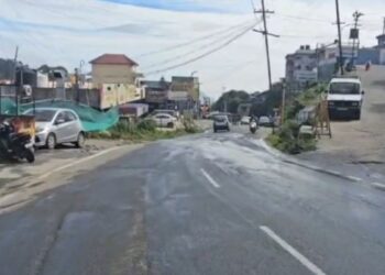 கொடைக்கானல் லாஸ்காட் சாலை கழிவு நீர் குழாய் உடைந்து துர்நாற்றம்