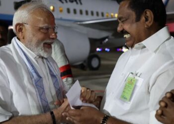 கோவை வந்த பிரதமர் மோடியை சந்தித்த எடப்பாடி பழனிசாமி