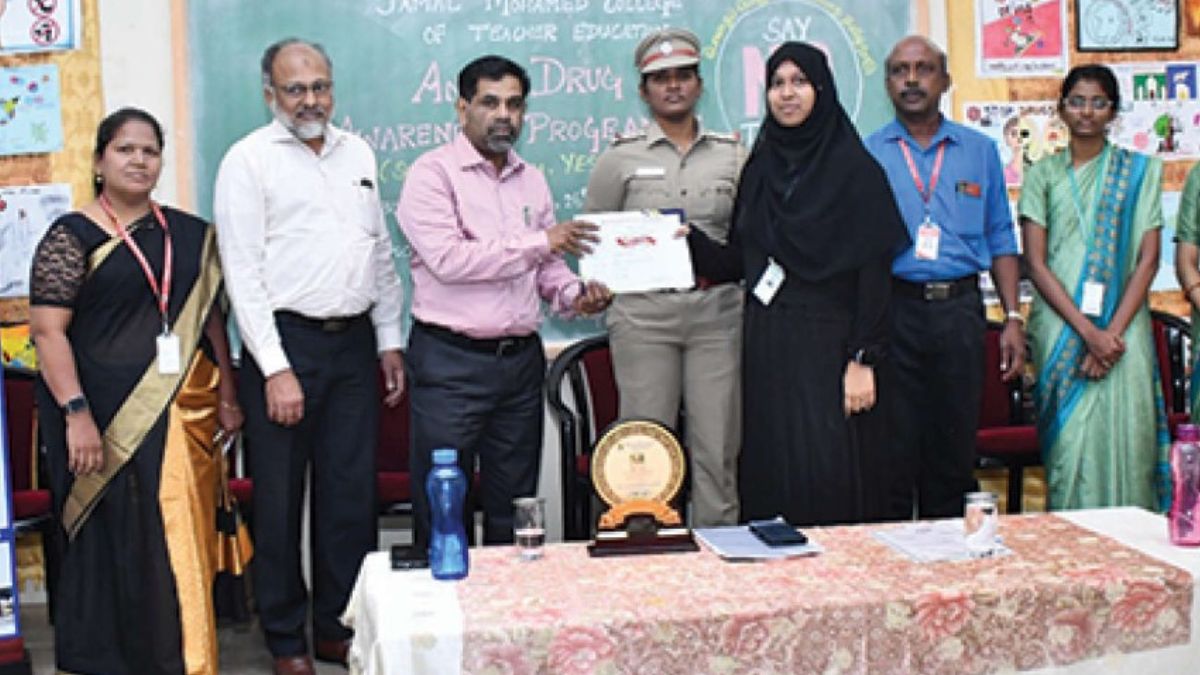 ஜமால் முகமது ஆசிரியர் கல்வியியல் கல்லூரியில் மாணவ ஆசிரியர்களுக்கு தீமைகள் குறித்த நேரடி விளக்கம்