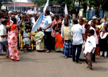 மாற்றுத்திறனாளிகளின் உயராத உதவித்தொகைக்கு எதிராக முற்றுகைப் போராட்டம் !