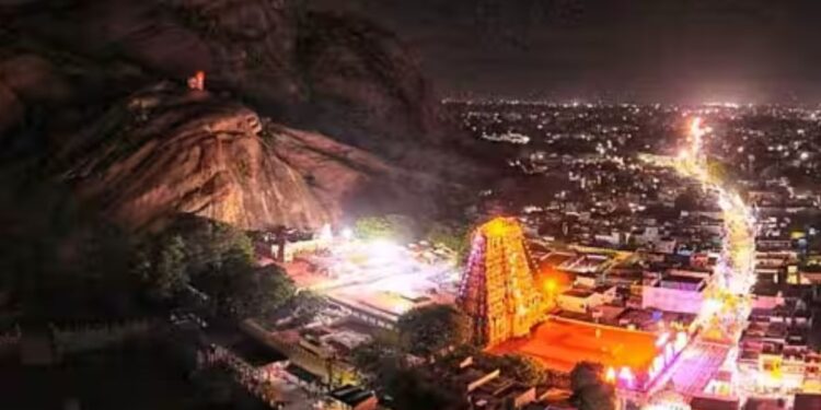 திருப்பரங்குன்றம் மலை உச்சியில் கார்த்திகை