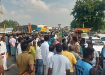 திருச்சி சென்னை நெடுஞ்சாலையில் சுரங்கப் பாதை கோரி சாலை மறியல்  போக்குவரத்து முடங்கியது