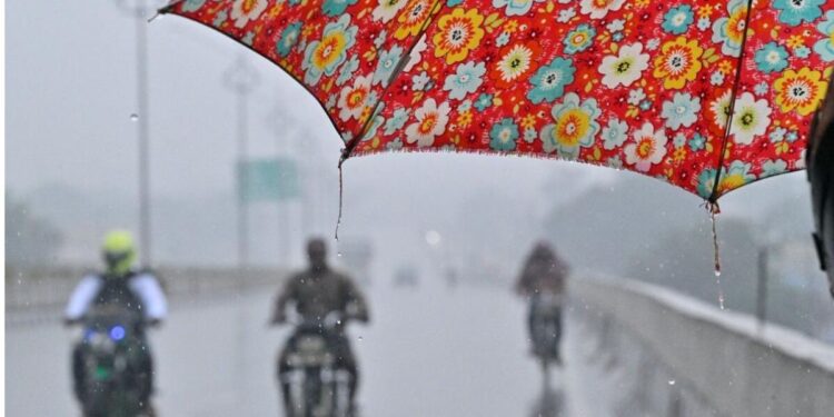 காற்றழுத்த தாழ்வு தீவிரம்  டெல்டா முழுவதும் கனமழை