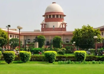 திமுக உள்ளிட்ட கட்சிகளின் வழக்கில் தேர்தல் ஆணையத்துக்கு உச்சநீதிமன்ற உத்தரவு