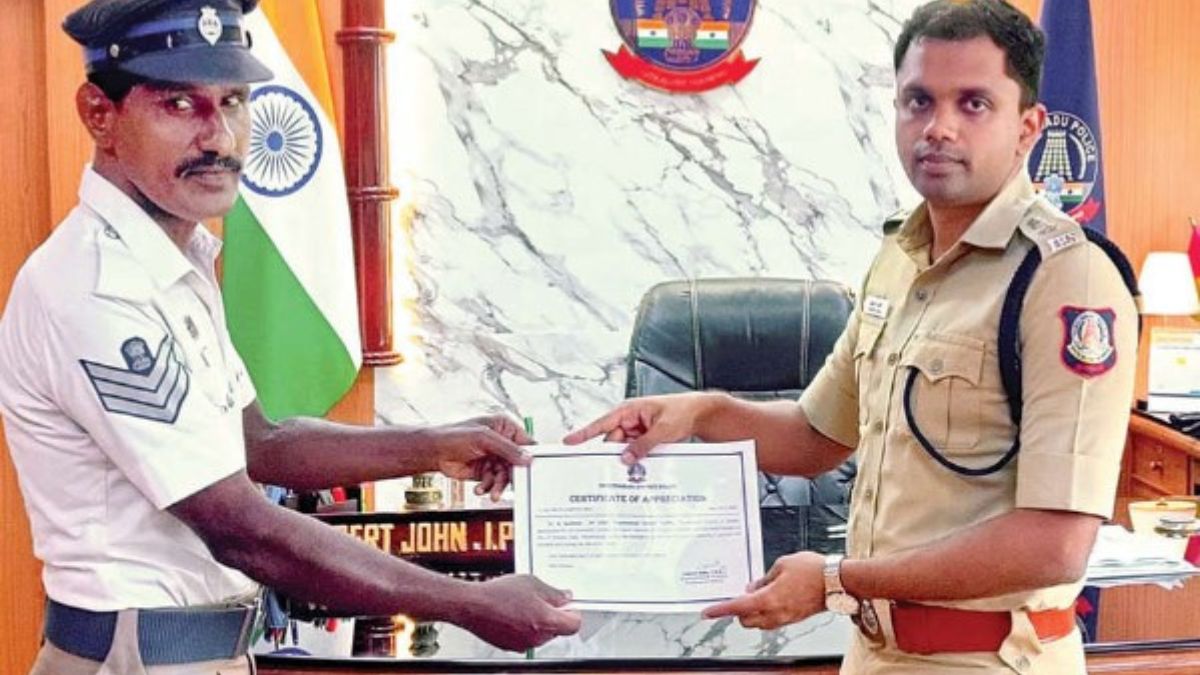 இரயில் முன் சிக்கிய தாய் பசுவையும் கன்றையும் காப்பாற்றிய தூத்துக்குடி தலைமை காவலர்!