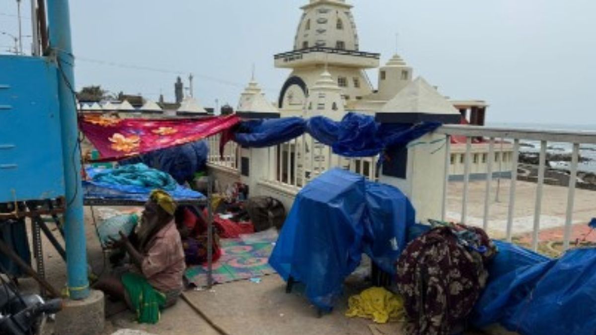 கன்னியாகுமரி கடற்கரையில் சீர்கேடு: காந்தி, காமராஜர் மண்டபம் ஆக்ரமிப்பு அதிகரிப்பு!