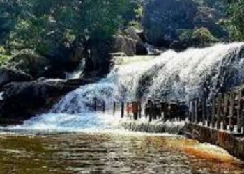 பஞ்சலிங்க அருவியில் சுற்றுலா பயணிகள் கூட்டம்