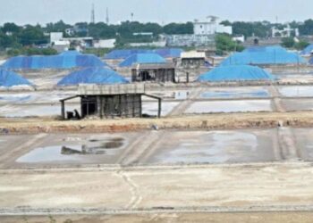 மழை மாயம் – தூத்துக்குடி உப்பு பனைகள் நீரில் மூழ்கி, உற்பத்தி 75% சரிவு!