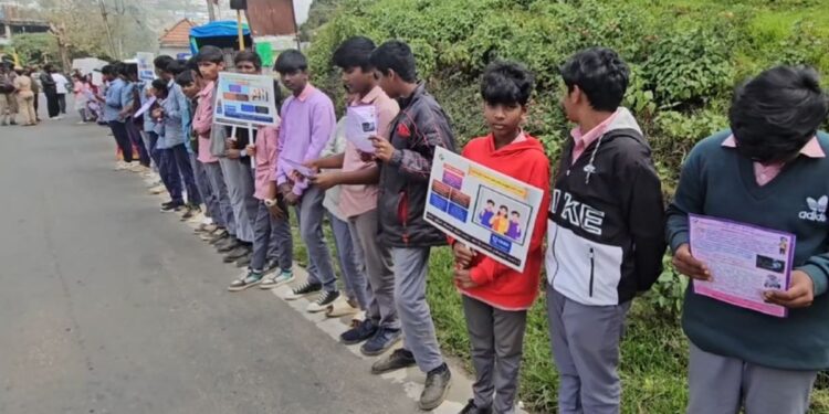 வாக்காளர் பட்டியல் திருத்தம் 2026: கொடைக்கானலில்  மனிதச் சங்கிலி!