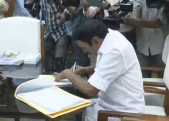 கோபி MLA பதவியை ராஜினாமா செய்த செங்கோட்டையன்… !