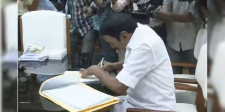 கோபி MLA பதவியை ராஜினாமா செய்த செங்கோட்டையன்… !