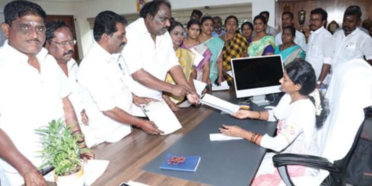 மதுரை மாநகராட்சியில் திமுக நிர்வாகத்தை எதிர்த்து அதிமுக எச்சரிக்கை