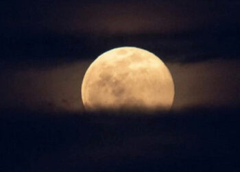 6 ஆண்டுகள் கழித்து வானில் தோன்றும் அதிசயம்: இன்று இரவு ‘பீவர் சூப்பர் மூன்’!