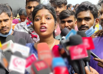 ‘க்ளீன் கரோ’ கோஷம்… திருப்பூரில் வடமாநில தொழிலாளர்களின் திடீர் மறியல் !