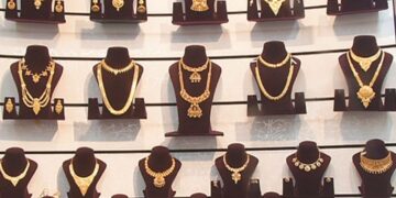 இன்று சவரனுக்கு 240 ரூபாய் உயர்வு – ஆபரண தங்கம் ஒரு சவரன் ரூ.90,400