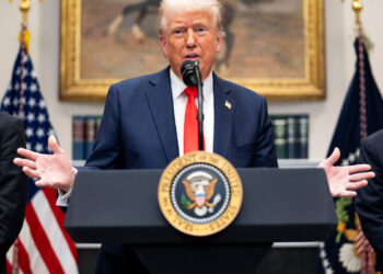 அமெரிக்காவில் முடங்கிய அரசு நிர்வாகம் ! அதிபர் டிரம்ப் சொல்வது என்ன?