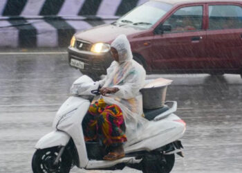 தமிழகத்தில் மழை எச்சரிக்கை : 3 நாட்களுக்கு கனமழை வானிலை மையம் அறிவிப்பு