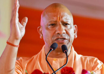 “பள்ளிகளில் இனி கட்டாயம் இந்தப் பாடல் பாட வேண்டும்..” – உத்தரப்பிரதேச முதல்வர் யோகி ஆதித்யநாத்