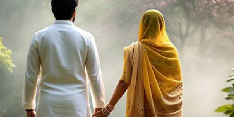 நிச்சயதார்த்தத்துக்கு முன் பெரிய ட்விஸ்ட் : மணமகளின் தந்தையுடன் ஓட்டம் பிடித்த மணமகனின் தாய் !