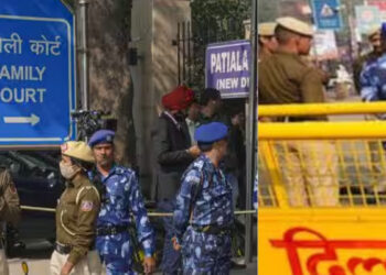 டில்லியில் நீதிமன்றங்கள், பள்ளிகளுக்கு வெடிகுண்டு மிரட்டல் பரபரப்பு !