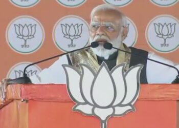 நாங்கள் கல்வியை கொடுக்கிறோம் RJD துப்பாக்கி கொடுப்பதை பற்றி பேசுகிறது – பிரதமர் மோடி பிரசாரம்