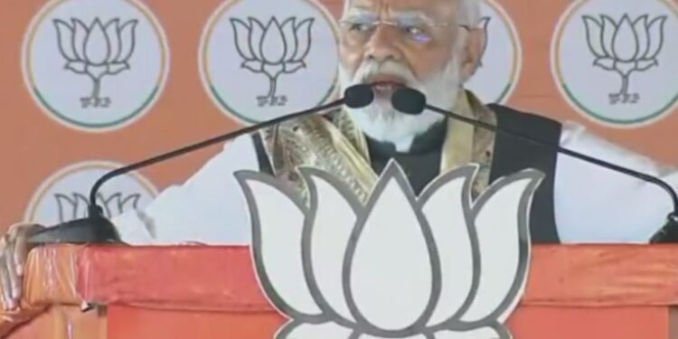 நாங்கள் கல்வியை கொடுக்கிறோம் RJD துப்பாக்கி கொடுப்பதை பற்றி பேசுகிறது – பிரதமர் மோடி பிரசாரம்