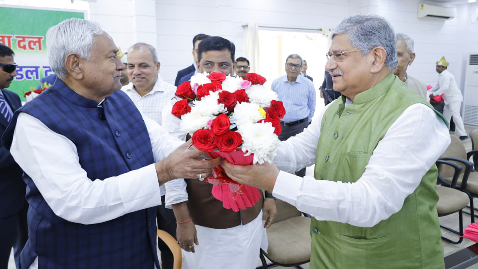 மீண்டும் பீகார் முதல்வராகிறார் நிதிஷ் குமார் – பிஜேபிக்கு துணை முதல்வர் பதவி