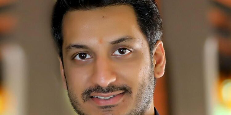 அரசு நிலம் துணை முதல்வர் மகனுக்கு விற்பனை – மகாராஷ்டிரா அரசியலில் புயலை கிளப்பிய நில மோசடி