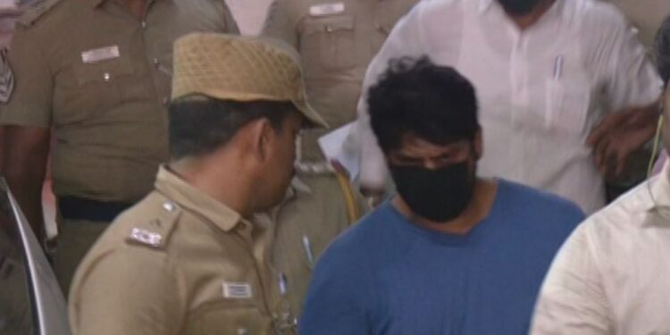 நடிகர் ஸ்ரீகாந்த் அமலாக்கத் துறை அலுவலகத்தில் ஆஜர்