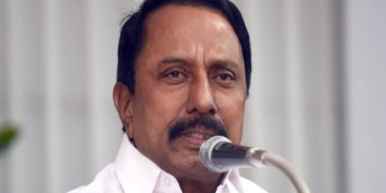 அதிமுகவில் குடும்ப அரசியல் : செங்கோட்டையன் அதிரடி குற்றச்சாட்டு