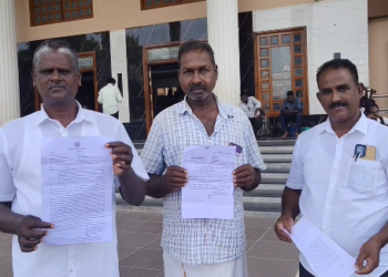 காவிரி ஆற்றின் குறுக்கே அரசு அனுமதியின்றி ONGCகுழாய் அமைக்கப்படுவதாக தடுத்து நிறுத்த கோரியும்  குறைதீர்க் கூட்டத்தில் கிராமமக்கள் மனு