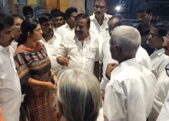 சீர்காழி சட்டநாதர் சுவாமி கோயிலில் அமைச்சர்கள் K.N.நேரு, மெய்யநாதன் சாமி தரிசனம் அமைச்சரிடம் பக்தர்கள் கோரிக்கை