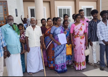 பழையபாளையம் கிராமத்தில் தனியார் பேருந்து நிர்வாகத்தின் இடையூரால் நிறுத்தப்பட்ட  மினி பேருந்தை இயக்க வலியுறுத்தி மக்கள் மனு