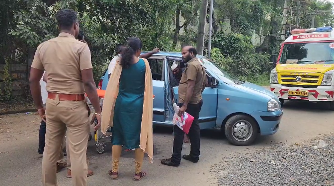 மயிலாடுதுறை காவல் நிலைய வாசலில் காரை குறுக்கே போட்டு மது போதையில் 2 மணி நேரமாக தகராறில் ஈடுபட்ட வாலிபர்