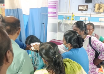 2சக்கர வாகனத்தில் செவிலியரை வழிமறித்து அறிவாளால் தலை&கையில் வெட்டி7பவுன் நகையினை பறிப்பு