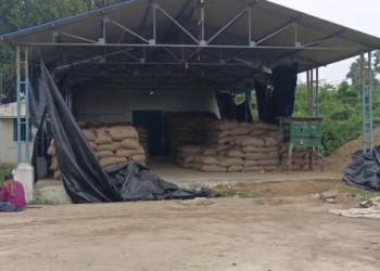 “திருவாரூர் விவசாயிகளிடமிருந்து  கொள்முதல் செய்யப்பட்ட நெல் மூட்டைகள் இயக்கம் இல்லாமல் தேக்கம்..”