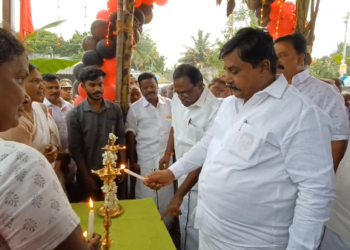 வானகிரி மீனவ கிராமத்தில் புதிய டீசல்&பெட்ரோல் விற்பனைநிலையத்தை மாவட்ட செயலாளரும் மக்கள் பயன்பாட்டிற்கு துவக்கி வைத்தனர்