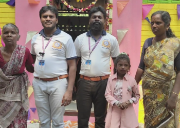 சீர்காழி காத்திருப்பு கிராமத்தில் மழை, காற்றால் இடிந்து சிதைந்த சிறிய குடிசையில் பேத்திகளுடன் பரிதவித்த மூதாட்டி