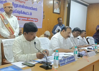 குடியிருந்து வரும் இடத்திற்கு பத்திரம் உள்ளது பட்டா எங்கே? சிறப்பு குழு ஆய்வு கூட்டத்தில் மனு நடவடிக்கை எடுக்க கோரிக்கை