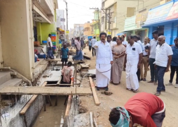 திருவள்ளூரில் ரூ.7 கோடி மதிப்பீட்டில்  நெடுஞ்சாலைத் துறை சார்பில் மழைநீர் கால்வாய் அமைக்கும் பணி