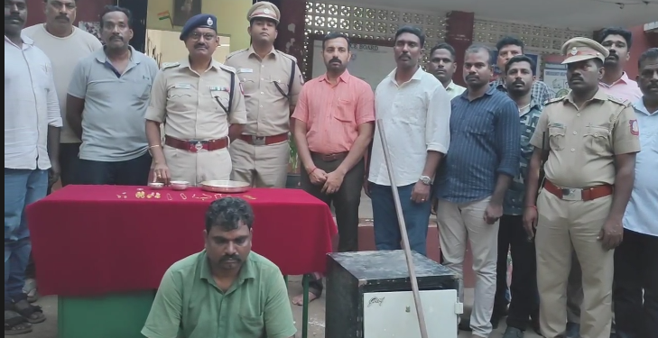 மயிலாடுதுறை 21சவரன் தங்க நகைகளை லாக்கருடன் பெயர்த்து தூக்கிச்சென்ற கொள்ளையர்களை கைது