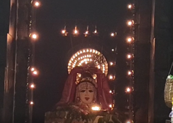 மாயூரநாதர் கோயில், காசி ஶ்ரீ விஸ்வநாதர் கோயில் அன்னாபிஷேகம் பக்தர்கள் தரிசனம்